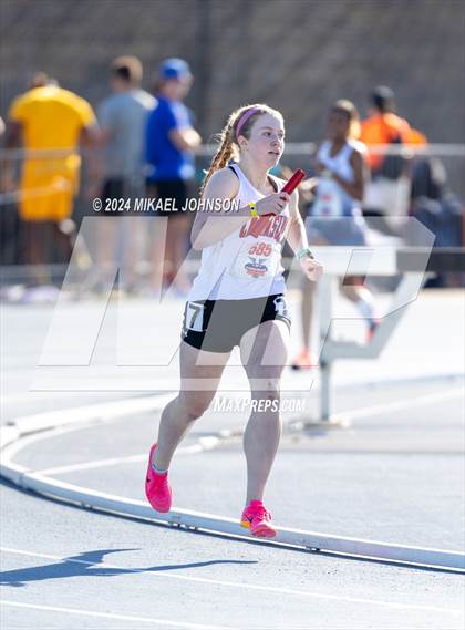 Thumbnail 2 in UF Relays (Saturday - 4 x 800 Meter Heat 1) photogallery.