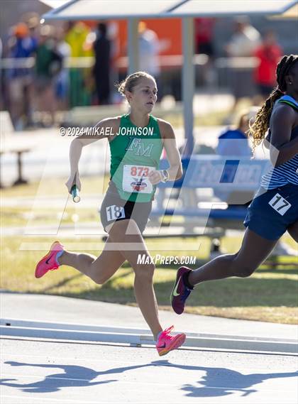 Thumbnail 1 in UF Relays (Saturday - 4 x 800 Meter Heat 1) photogallery.