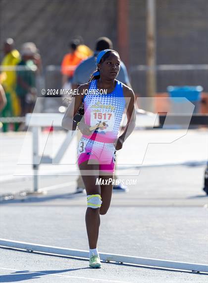 Thumbnail 1 in UF Relays (Saturday - 4 x 800 Meter Heat 1) photogallery.