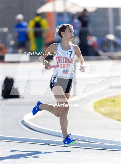 Thumbnail 1 in UF Relays (Saturday - 4 x 800 Meter Heat 1) photogallery.
