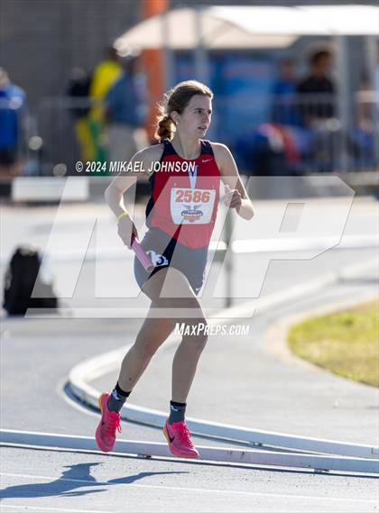Thumbnail 1 in UF Relays (Saturday - 4 x 800 Meter Heat 1) photogallery.