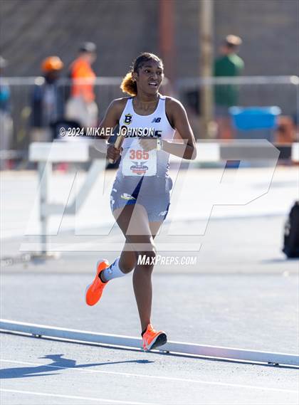 Thumbnail 1 in UF Relays (Saturday - 4 x 800 Meter Heat 1) photogallery.