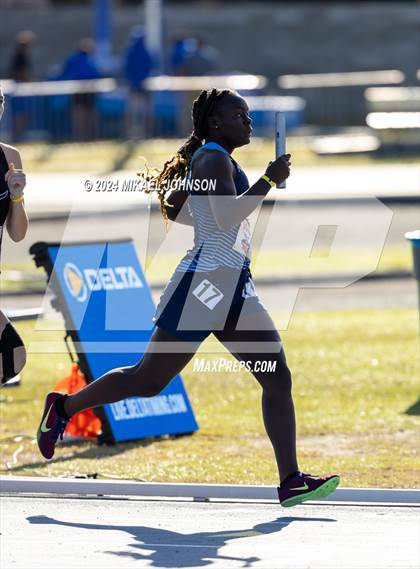 Thumbnail 2 in UF Relays (Saturday - 4 x 800 Meter Heat 1) photogallery.