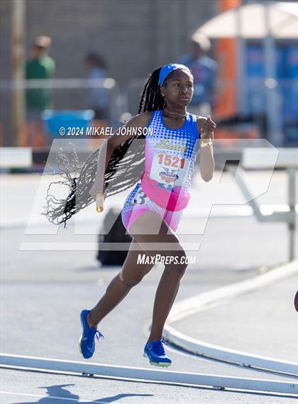 Thumbnail 1 in UF Relays (Saturday - 4 x 800 Meter Heat 1) photogallery.