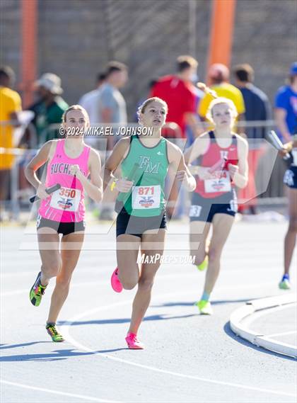 Thumbnail 2 in UF Relays (Saturday - 4 x 800 Meter Heat 1) photogallery.