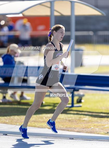 Thumbnail 1 in UF Relays (Saturday - 4 x 800 Meter Heat 1) photogallery.