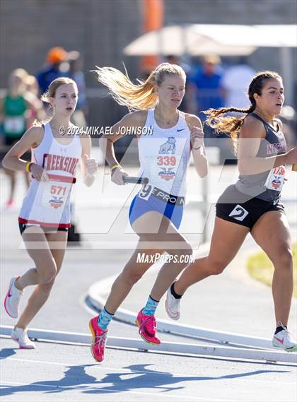 Thumbnail 3 in UF Relays (Saturday - 4 x 800 Meter Heat 1) photogallery.