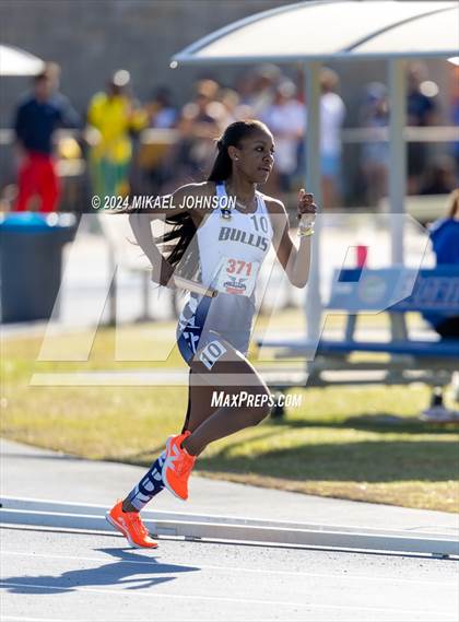 Thumbnail 2 in UF Relays (Saturday - 4 x 800 Meter Heat 1) photogallery.