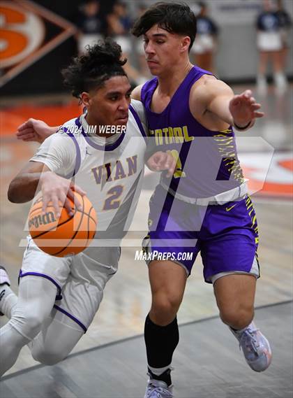 Thumbnail 1 in Vian vs Central (Sequoyah County Tournament) photogallery.