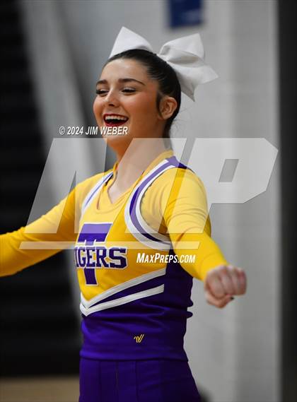 Thumbnail 2 in Vian vs Central (Sequoyah County Tournament) photogallery.