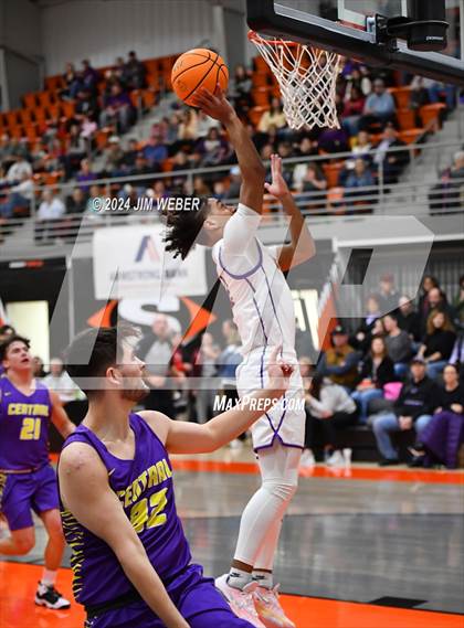 Thumbnail 1 in Vian vs Central (Sequoyah County Tournament) photogallery.