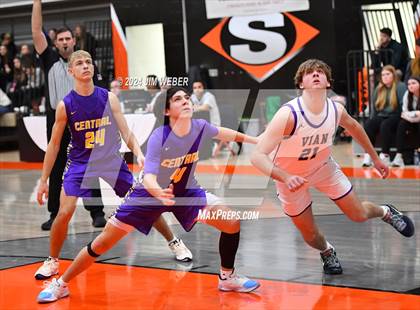 Thumbnail 2 in Vian vs Central (Sequoyah County Tournament) photogallery.