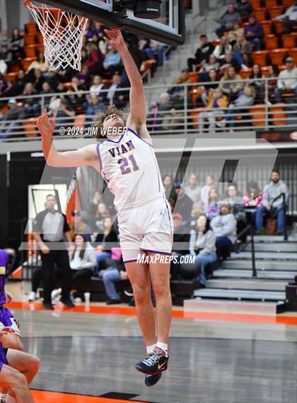 Thumbnail 1 in Vian vs Central (Sequoyah County Tournament) photogallery.