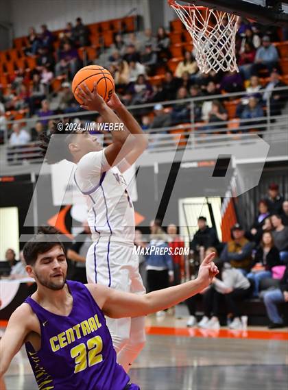 Thumbnail 3 in Vian vs Central (Sequoyah County Tournament) photogallery.