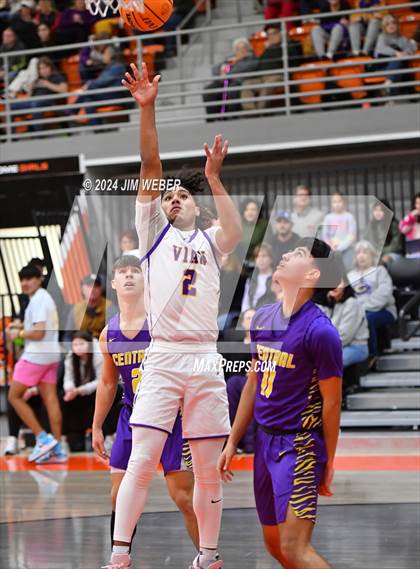 Thumbnail 1 in Vian vs Central (Sequoyah County Tournament) photogallery.