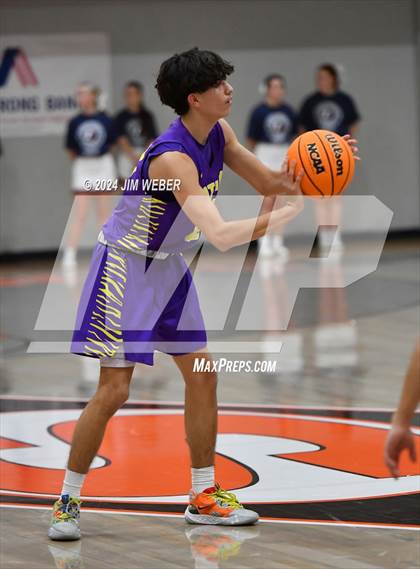 Thumbnail 2 in Vian vs Central (Sequoyah County Tournament) photogallery.