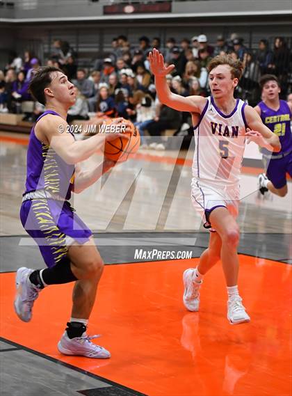 Thumbnail 1 in Vian vs Central (Sequoyah County Tournament) photogallery.