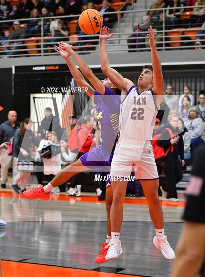 Thumbnail 3 in Vian vs Central (Sequoyah County Tournament) photogallery.