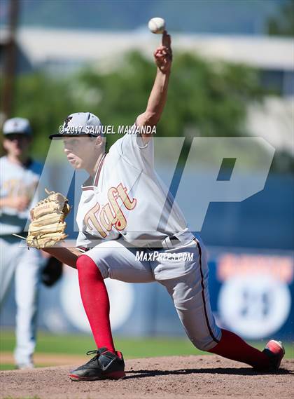 Thumbnail 3 in Taft vs Chatsworth photogallery.