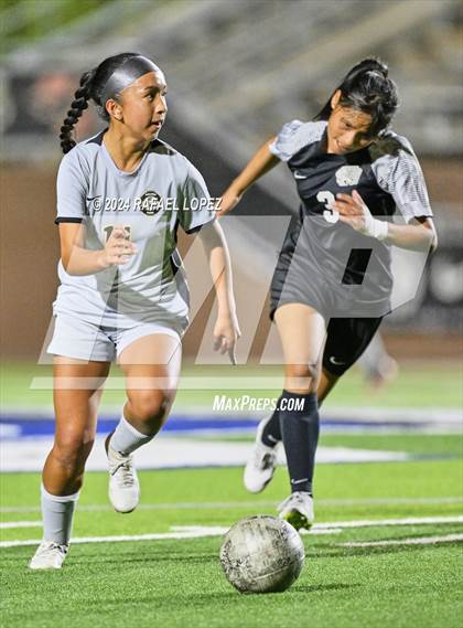Thumbnail 3 in Randle @ Galena Park (UIL Soccer 5A Region 3 Bi-District) photogallery.