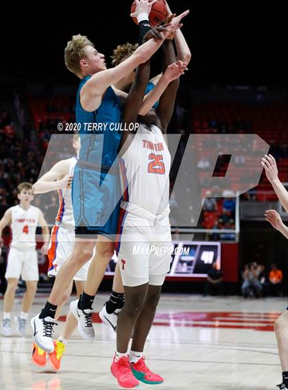 Thumbnail 1 in Farmington vs. Timpview (UHSAA 5A Semifinal) photogallery.