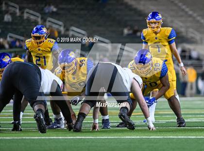 Thumbnail 2 in Argyle vs. La Vega (UIL 4A Regional Final) photogallery.