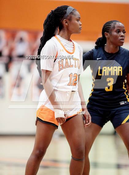 Thumbnail 2 in Lamar vs Haltom photogallery.