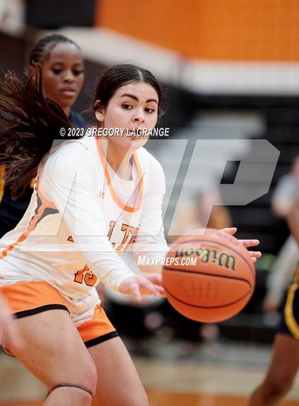 Thumbnail 1 in Lamar vs Haltom photogallery.