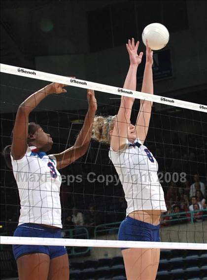 Thumbnail 1 in Christian Brothers vs. Santa Fe Christian (CIF State D4 Final) photogallery.