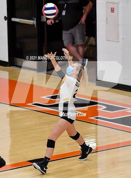 Thumbnail 2 in Illini Central @ Illini Bluffs photogallery.