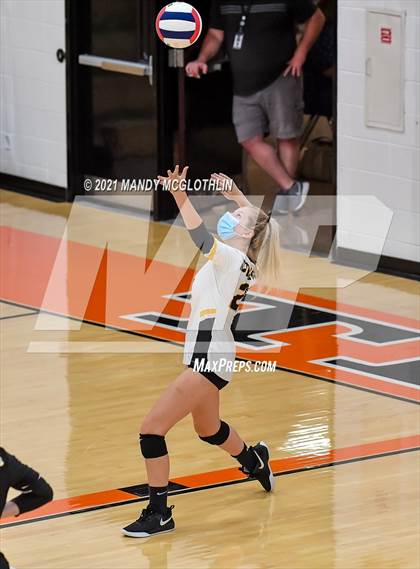 Thumbnail 3 in Illini Central @ Illini Bluffs photogallery.