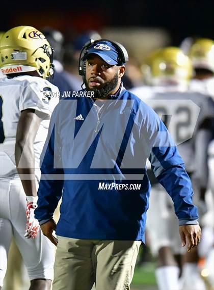Thumbnail 1 in Klein Collins vs. Vandegrift (UIL 6A  Area Playoff) photogallery.