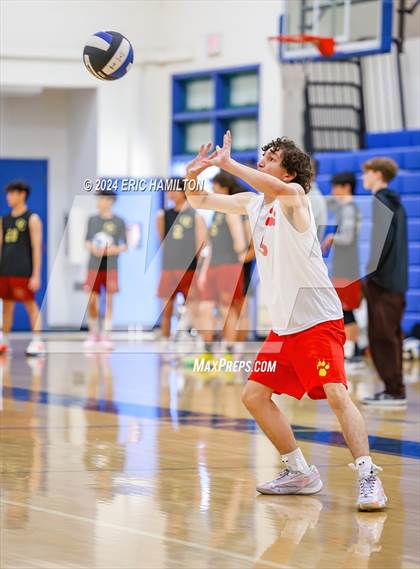 Thumbnail 3 in St. Monica vs. Hawthorne (Culver City Invitational) photogallery.