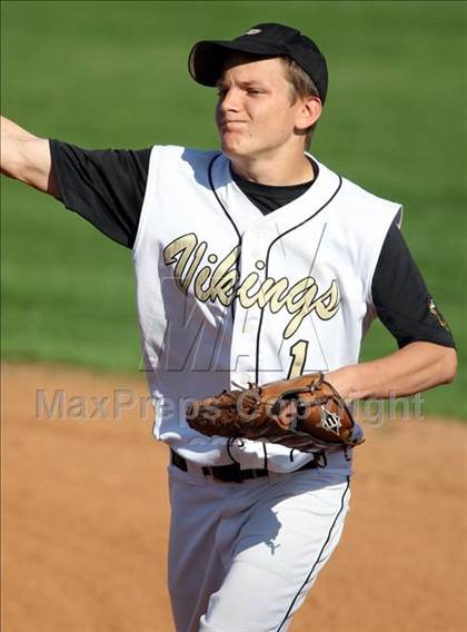 Thumbnail 2 in Lanier vs. McCallum photogallery.