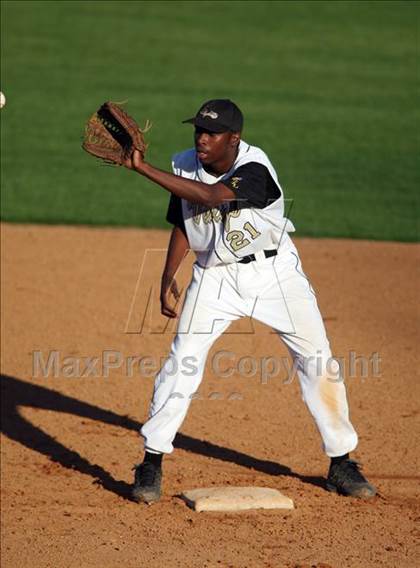 Thumbnail 2 in Lanier vs. McCallum photogallery.
