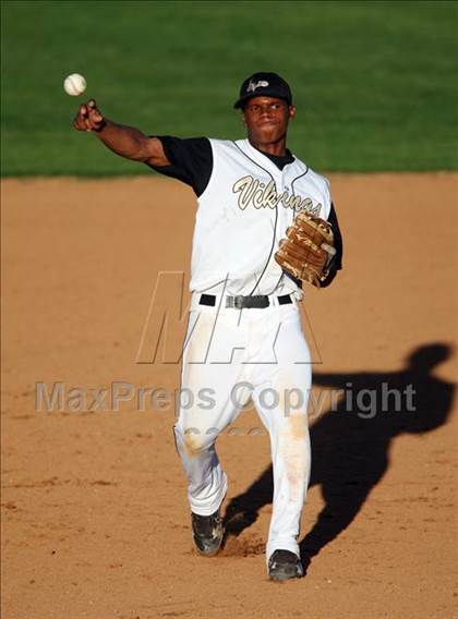 Thumbnail 3 in Lanier vs. McCallum photogallery.