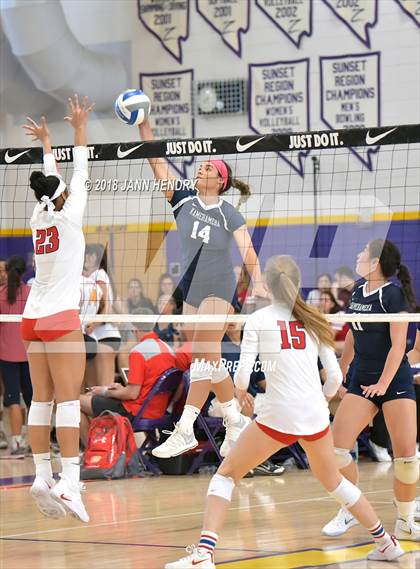 Thumbnail 2 in Redondo Union vs. Kamehameha Kapalama (Durango Fall Classic) photogallery.
