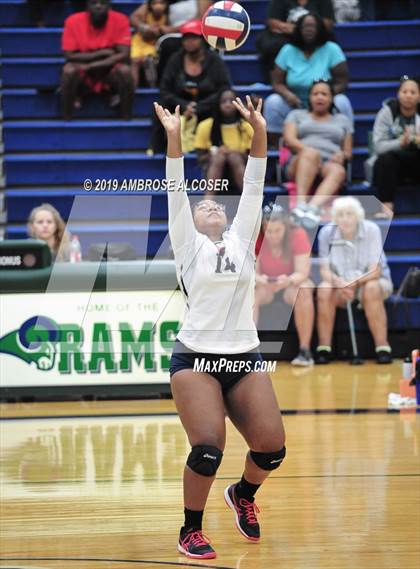 Thumbnail 2 in Cypress Springs vs. Cypress Falls (KISD/CFISD Junior Varsity Tournament) photogallery.