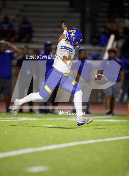 Thumbnail 2 in Bishop Amat @ Valencia photogallery.