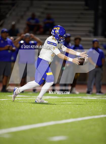 Thumbnail 1 in Bishop Amat @ Valencia photogallery.