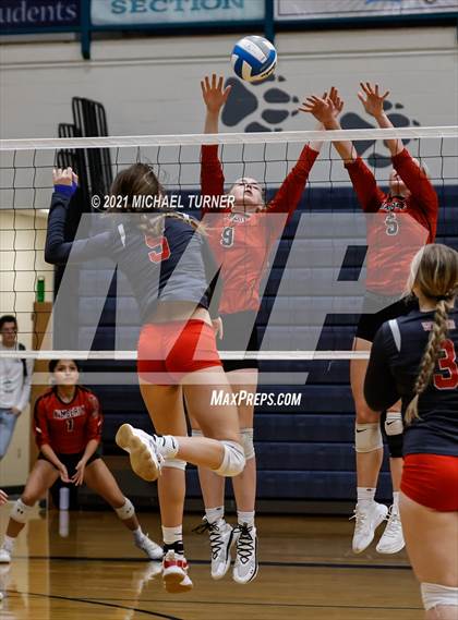 Thumbnail 2 in Weiser vs Kimberly (3A State Tournament) photogallery.