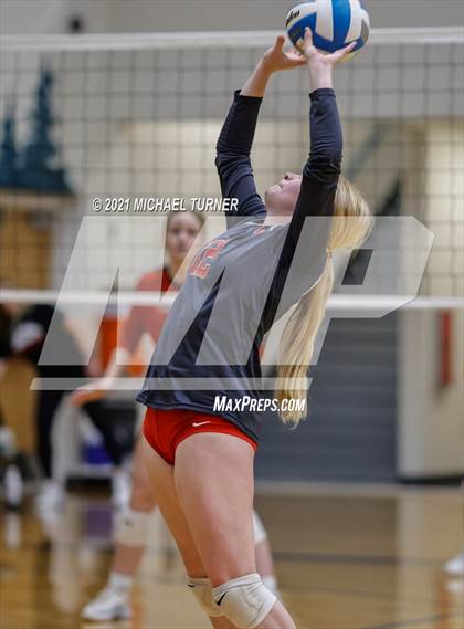 Thumbnail 3 in Weiser vs Kimberly (3A State Tournament) photogallery.