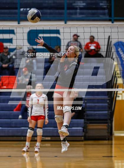 Thumbnail 1 in Weiser vs Kimberly (3A State Tournament) photogallery.