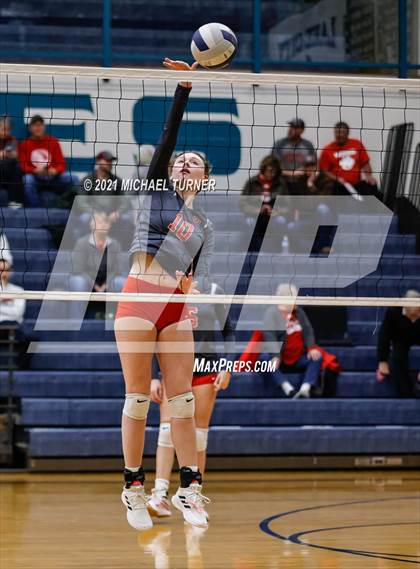 Thumbnail 2 in Weiser vs Kimberly (3A State Tournament) photogallery.