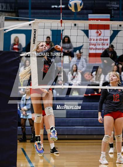 Thumbnail 2 in Weiser vs Kimberly (3A State Tournament) photogallery.