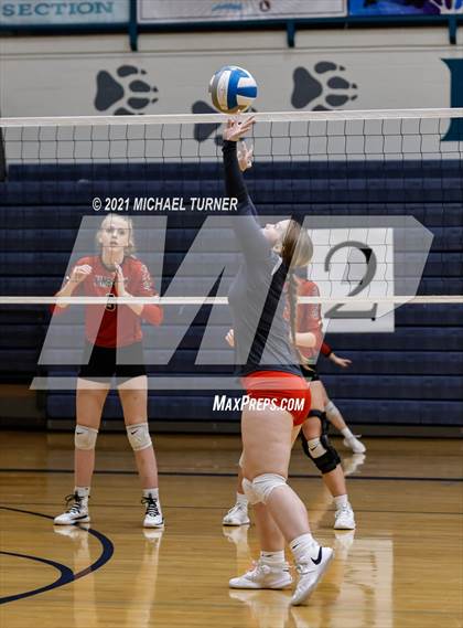 Thumbnail 1 in Weiser vs Kimberly (3A State Tournament) photogallery.