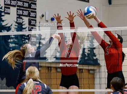 Thumbnail 3 in Weiser vs Kimberly (3A State Tournament) photogallery.