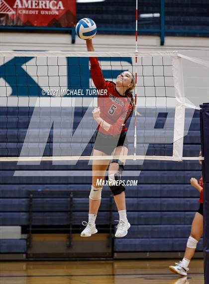 Thumbnail 1 in Weiser vs Kimberly (3A State Tournament) photogallery.