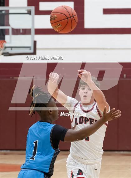 Thumbnail 2 in Avonworth vs. Woodland Hills photogallery.