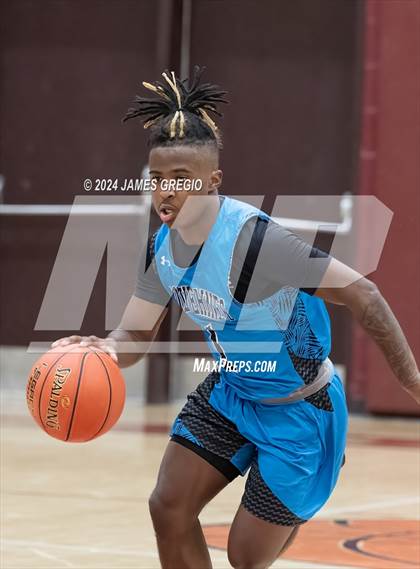 Thumbnail 3 in Avonworth vs. Woodland Hills photogallery.